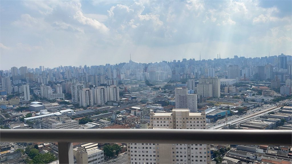 Apartamento á venda no 31o. andar com 126,53m2 COM VISTA PANORÂMICA PERMANENTE para a SERRA DA CANTAREIRA E PAULISTA, com 3 suítes e 2 vagas, Condomínio Clube,próximo do metro Brás. Estuda Proposta