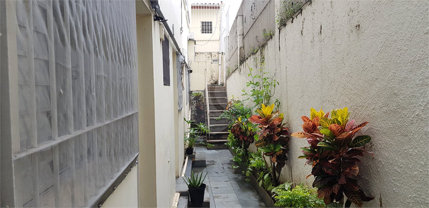 CASA TÉRREA A VENDA COM 06 APARTAMENTOS PARA LOCAÇÃO - ÓTIMO PARA INVESTIDOR - PRAÇA ARVORE