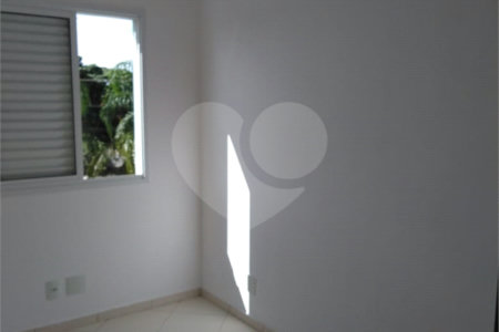 Indaiatuba - Venda - Apartamento no Condomínio Portal das Flores com 64 m², 3 dorms, sendo 2 com armários planejados, , WC social, cozinha planejada e totalmente integrada com a lavanderia, varanda, , 02 vagas de garagem. Excelente localização, a poucos metros do Shopping Polo, mercados, padaria,