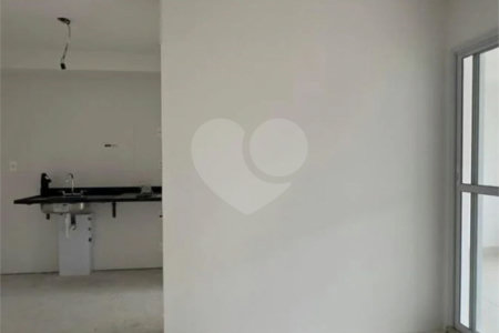 Apartamento de 69m2 na Saúde com 2 dorms, 1 suíte, 2 banheiros, 1 vaga. Estuda Permuta.