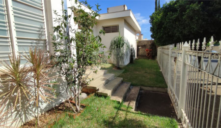 Casa à venda com 3 quartos, sendo 1 suíte,  em Parque Santa Marta, São Carlos, SP
