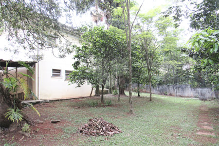 Casa à venda com 4 quartos, sendo 2 suítes,  no condomínio Chácara Flora, São Paulo - SP