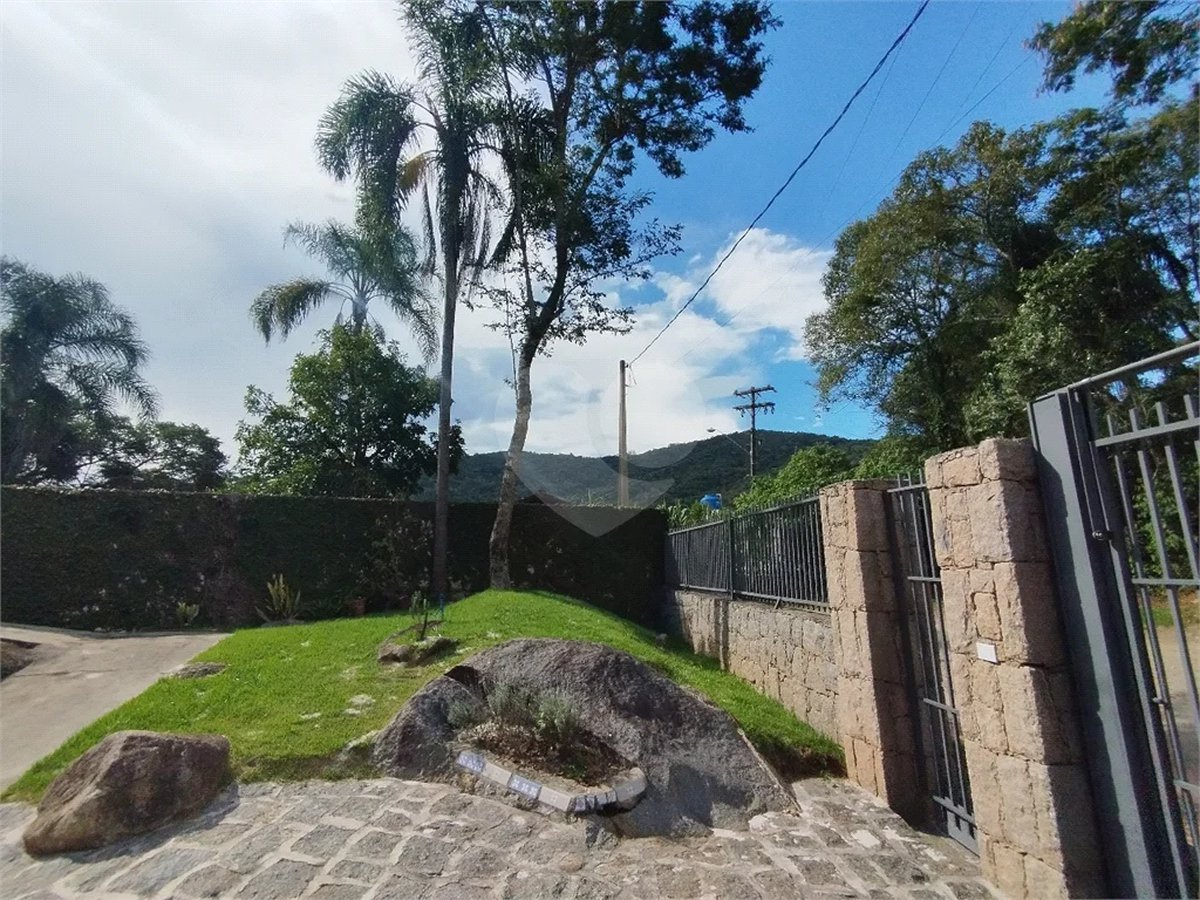 Chácara 3 Dormitórios, Suíte, Vaga. Mairiporã