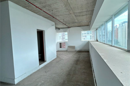 Oportunidade! Sala Comercial de 74m² com Estrutura Completa
