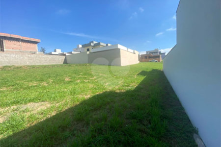 Lote no Condomínio Village Damha IV