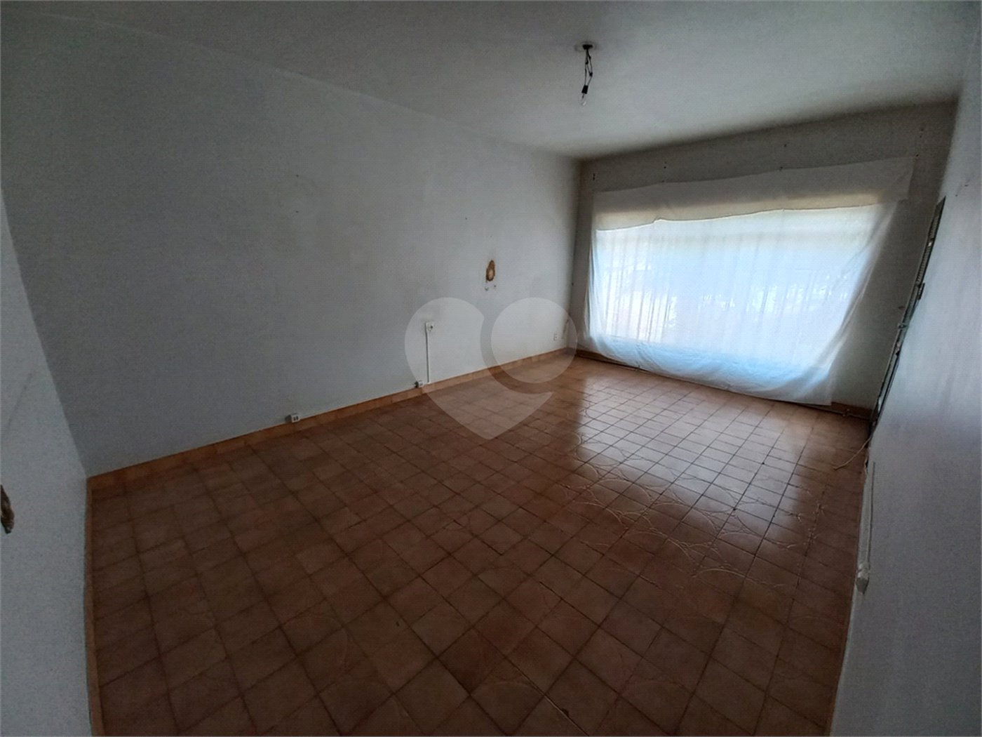 Casa Térrea com 3 dormitórios, sendo 1 suíte.