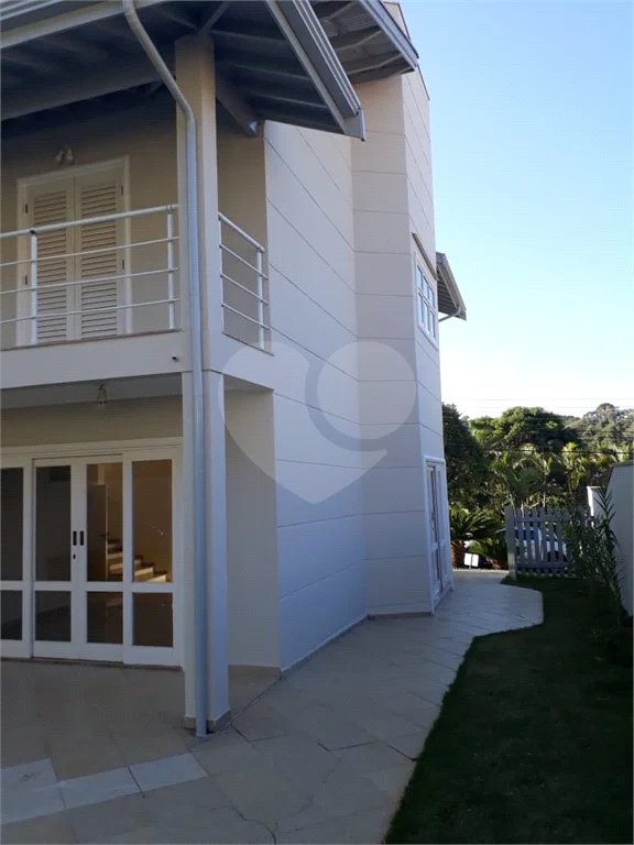 Sobrado à venda com 3 quartos, sendo 1 suíte,  em Condomínio Residencial Terras do Caribe, Valinhos, SP
