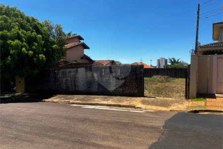 Terreno com 586,00 m² á Venda.