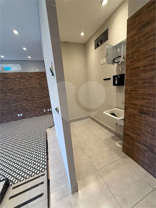 SALÃO COMERCIAL PARA LOCAÇÃO EM INDAIATUBA SP! - Av. Pres. Kennedy! - Salão comercial de 89,64 m² no térreo do Edifício Granada une modernidade, conforto e a melhor localização de Indaiatuba. Destaques do Imóvel: - Espaço Amplo: Salão principal com excelente iluminação natural. - Infraestrutura: