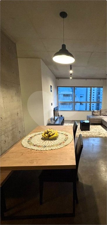 Apartamento 2 quartos, sendo 1suíte. 2 banheiros. Cozinha americana. Living com 2 ambientes com varanda gourmet,