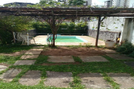 Excelente sobrado com 6 vagas de garagem e piscina próximo ao Metrô Vila Sônia - Jardim Peri Peri
