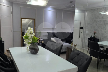 Apartamento de 3 quartos, com garagem, á venda no Cambuci