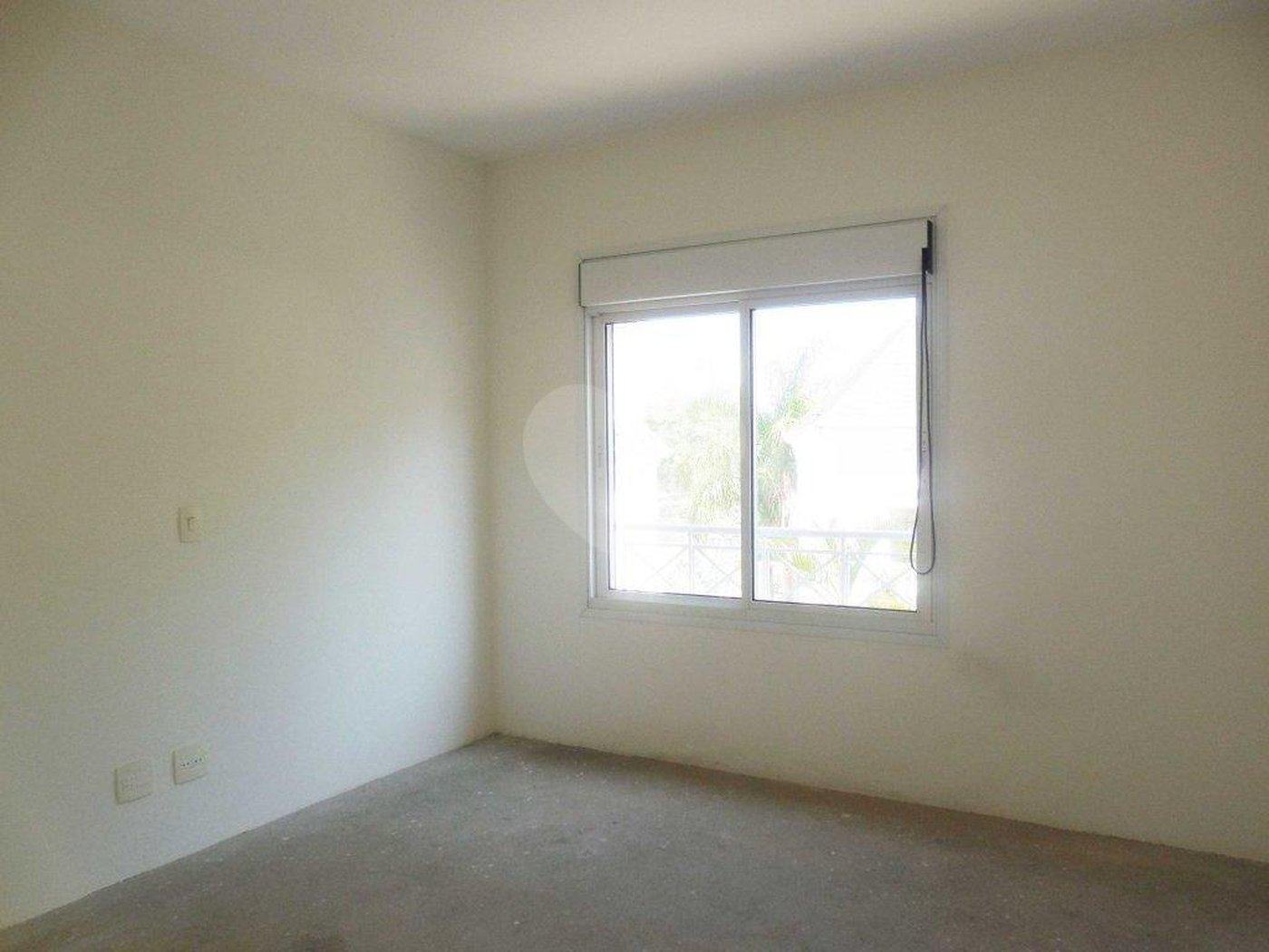 Casa à venda com 4 quartos, sendo 2 suítes, no condomínio Bristol Village, São Paulo - SP
