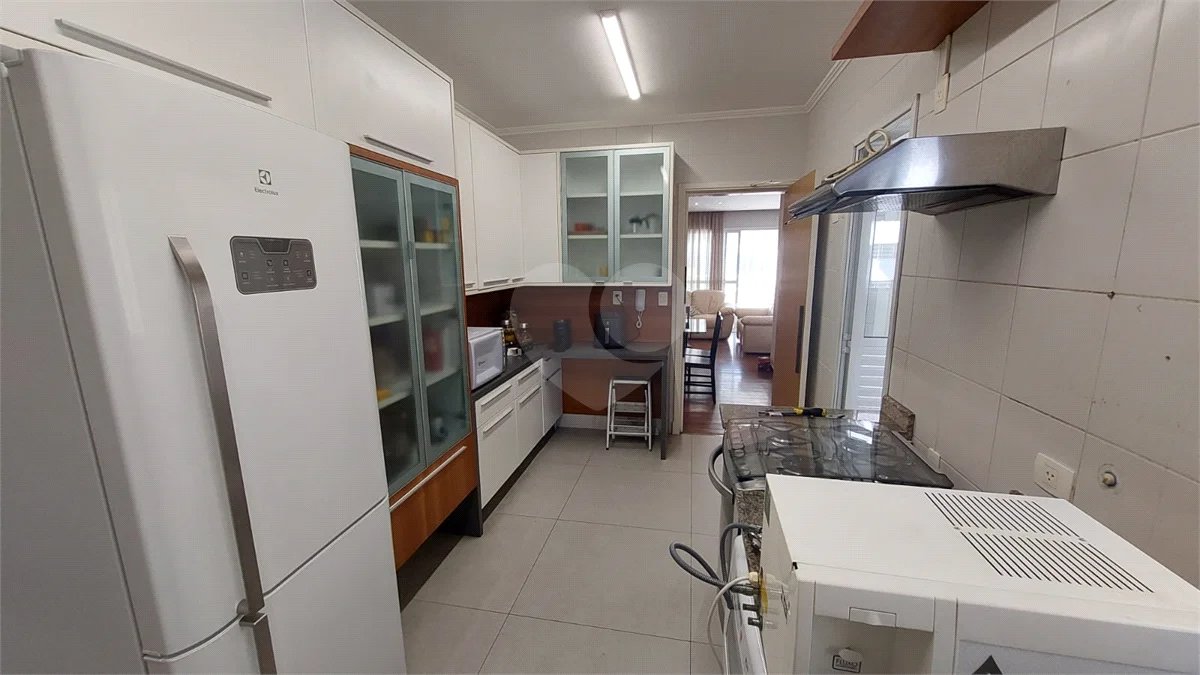 Apartamento de 3 quartos, mobiliado, para locação no Paraíso