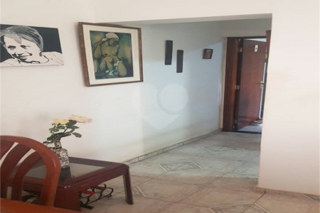 Sobrado à Venda no Parque Fehr – 3 Dormitórios e Área Gourmet em Rua Tranquila