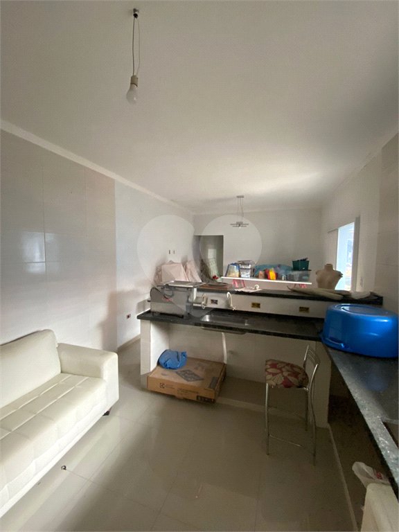 Casa Térrea com 2 dormitórios, sendo 1 suíte.