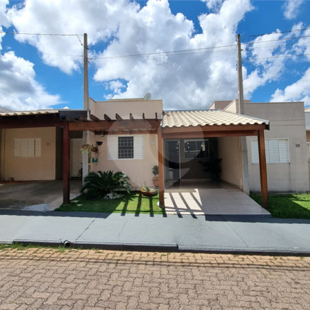 Casa no Condomínio Flamboyant II a venda .