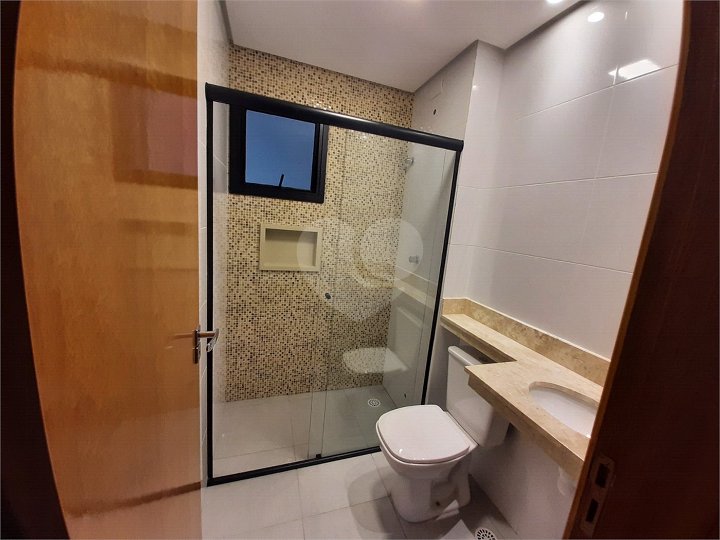Apartamento com 37m2, 2 quartos, banheiro, sala, cozinha, quintal e 1 vaga de GARAGEM