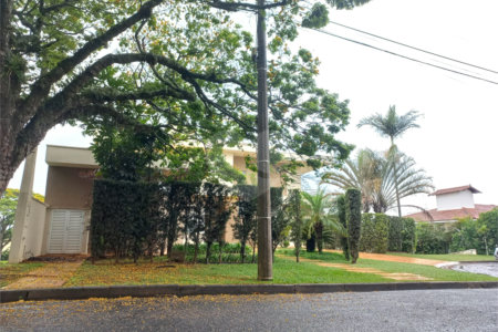 Excelente sobrado a venda no Condomínio Parque Sabará.