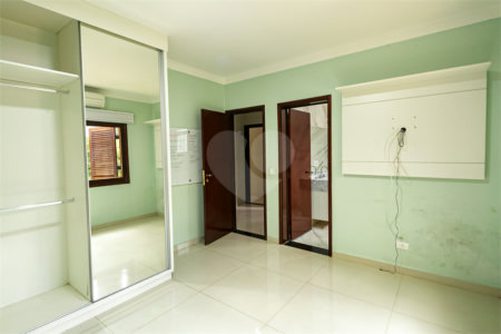 Casa com 4 quartos e ótimo espaço em local nobre no Alto da Boa Vista