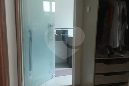 Sobrado à Venda no Condomínio Picollo Villagio com mobilha