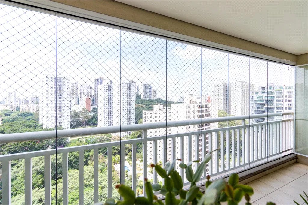 Apartamento à venda com 3 quartos, sendo 2 suítes, em Morumbi, São Paulo, SP