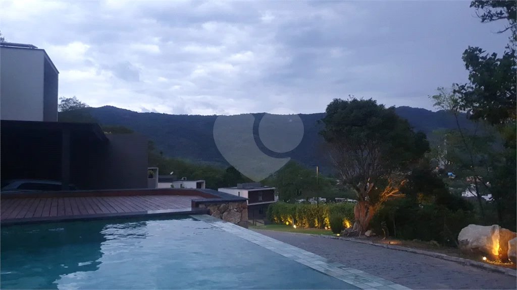 Casa de Alto Padrão com Vista Privilegiada para a Pedra Grande — Atibaia