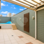 Cobertura duplex no Centro de São Bernardo do Campo, com 3 suítes, hidromassagem, mini spa, área gourmet e 2 vagas de garagem. Aceita permuta por apartamento de menor valor.