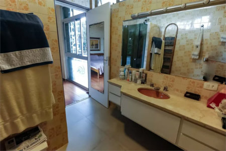 Sobrado à venda com 4 quartos, sendo 3 suítes, em Vila Sônia, São Paulo, SP