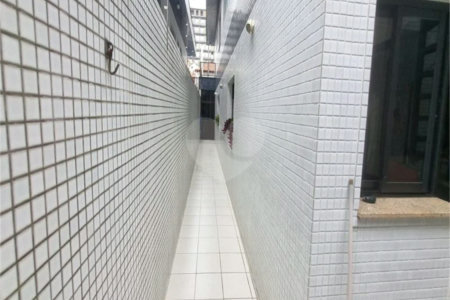 Sobrado à Venda na Aclimação - 150 m² - 2 Salas, 3 Dorms, 2 Vagas.