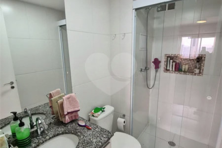 Condominio Clube apto 02 dormitórios(reversível para 03, sendo 01 suíte com 1 vaga.