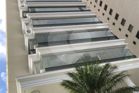 Apto 220 metros no Campo Belo. varanda, 5 vagas, 3 suítes. Visite