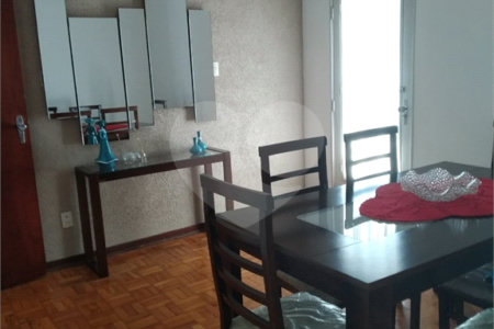 Casa Térrea com 3 dormitórios.