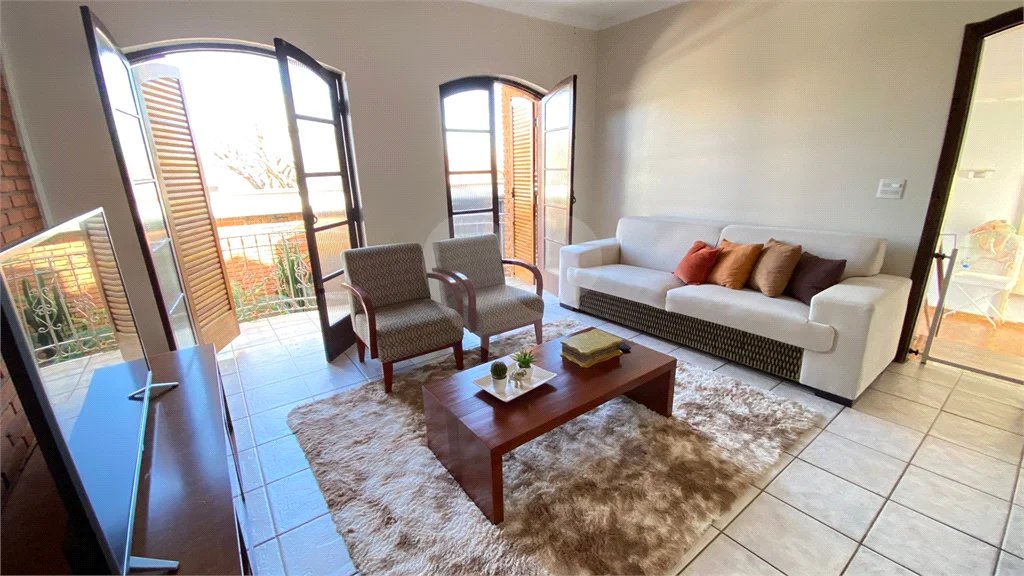 Excelente casa no Jardim Brasilia 3 dormitórios sendo 1 suíte