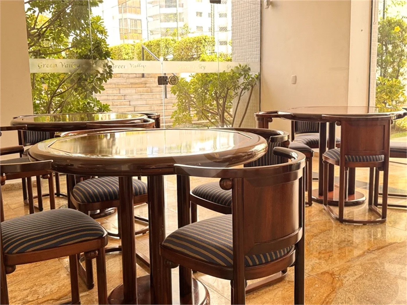 Higienópolis: Apartamento de 350 m2, 4 suítes, 5 vagas.