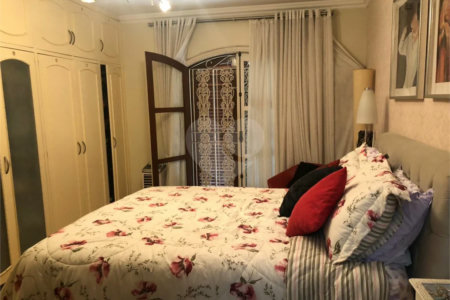 Sobrado com 363m² à venda no Alto da Moóca - 3 suítes e 6 vagas.