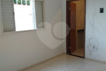 Casa térrea para venda, na cidade de Araraquara/SP.