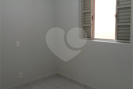 Casa Térrea no Condomínio Sempre Verde I.
