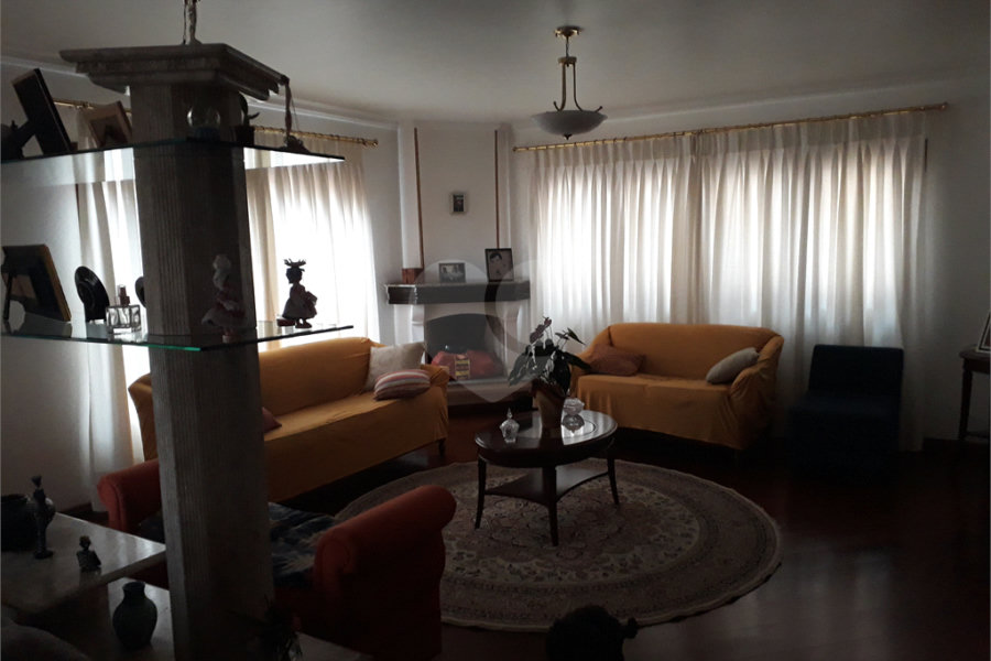 Mansão em condomínio, com 6 suites, e vagas para 15 autos....