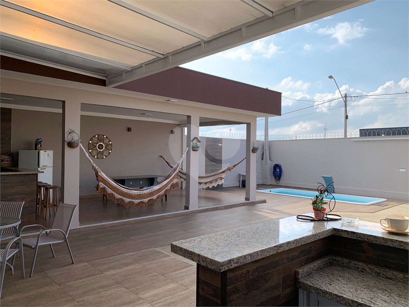 Casa térrea com piscina para venda no Residencial Arcoville