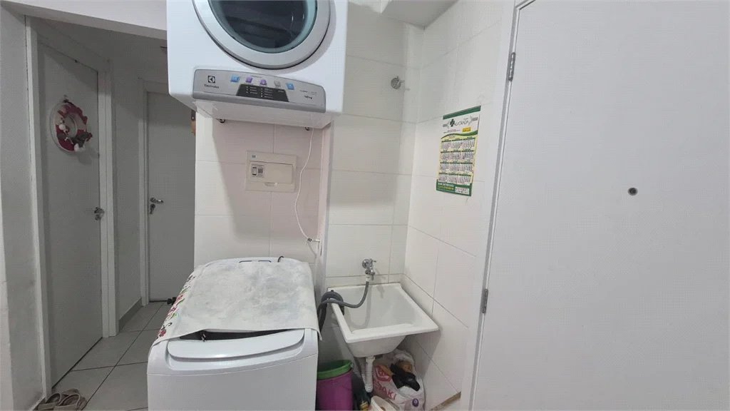 Ótimo apartamento de 1 quarto no edifício Carmilo