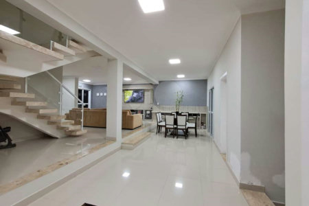 Casa de Alto Padrão à Venda e Locação - Condomínio Vila Verde