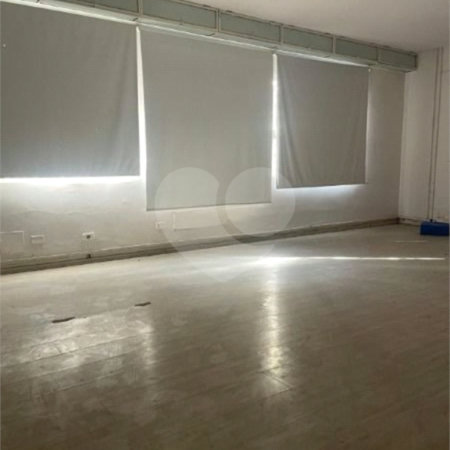 Casa comercial com 300m², 5 quartos, 2 vagas, para locação no Campo Belo!