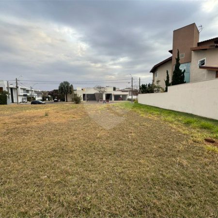 Terreno de 480m2 á venda, no condomínio Damha I, em São Carlos.