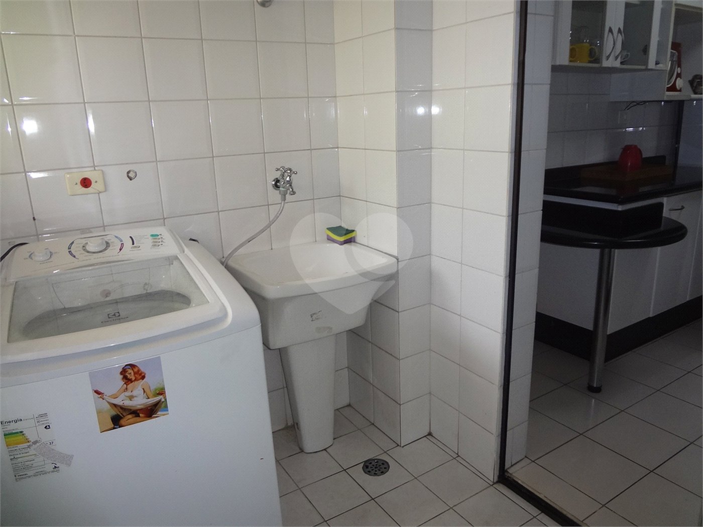 COBERTURA COM PISCINA E CHURRASQUEIRA NA CASA VERDE.