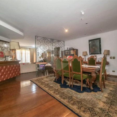 Casa Alto Padrão.Localização excelente. Venha conhecer. Agende uma visita.