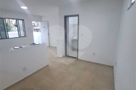 SOBRADO TIPO APARTAMENTO COM 1 QUARTO PARA LOCAÇÃO 153m² - SANTÍSSIMO