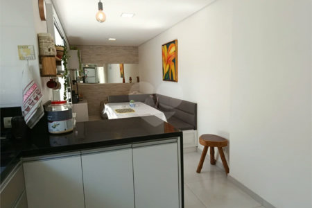Sobrado novo, com 250m², 3 quartos, sendo 1 suíte, 2 garagens, à venda na Vila Prudente