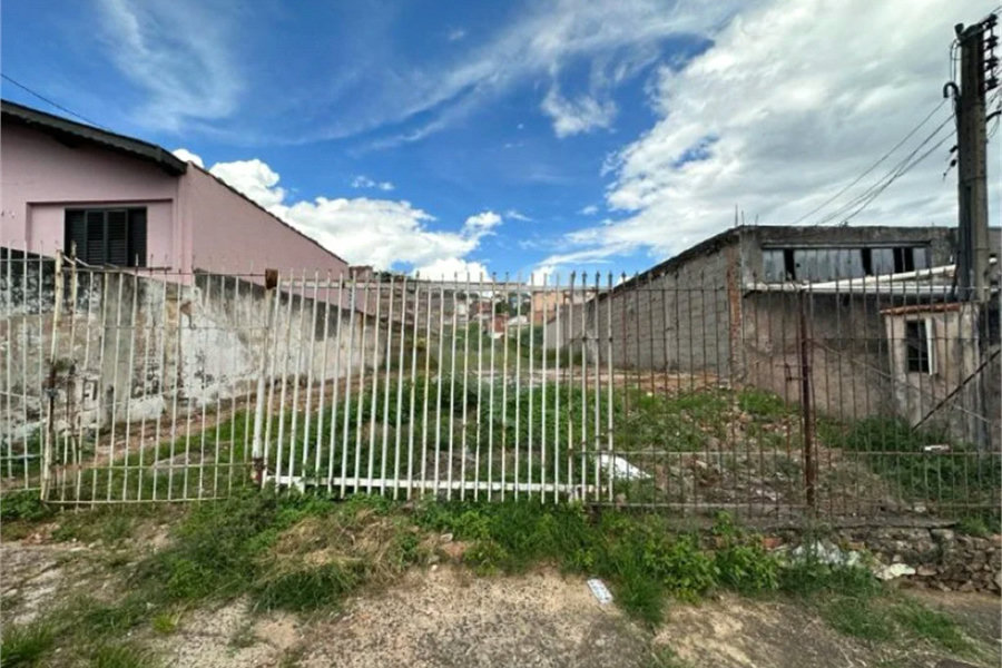 Terreno residencial com vocação comercial à venda no bairro Jaraguá. - 300 m² - 10x30 + acesso a área verde (50 m²)