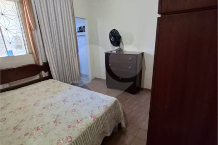 Ó TIMO CASA COM 3 QUARTOS E TERRAÇO EM CONTOMINIO FECHADO